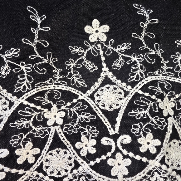 Ryan Michelle Black White Halter Mini Dress Floral Embroidered Hem Size Small - Picture 3 of 7